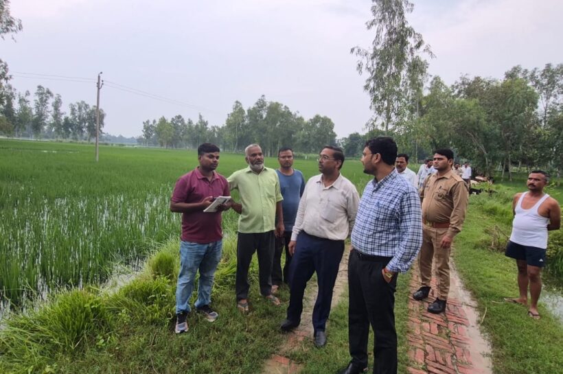 जिलाधिकारी के निर्देश पर ग्राम ऐमापुर में अपर जिलाधिकारी ने सुनी ग्रामीणों की समस्याएं